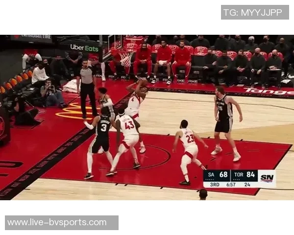 哈特在阿布扎比分享篮球魅力感受团结与激情的力量 哈特在阿布扎比分享篮球魅力感受团结与激情的力量