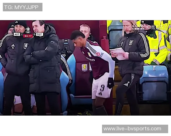 拉什福德在家观看阿斯顿维拉欧联比赛表达对老东家的支持与情感 拉什福德在家观看阿斯顿维拉欧联比赛表达对老东家的支持与情感