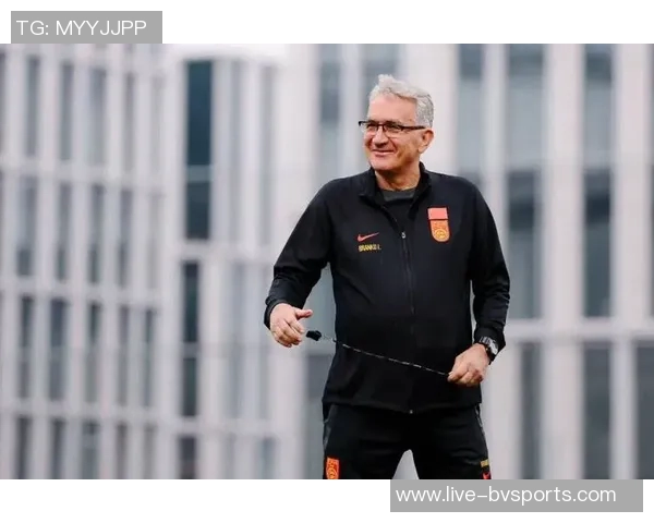 伊万谈国足战术革新:单后腰布局引领现代足球新趋势 伊万谈国足战术革新:单后腰布局引领现代足球新趋势