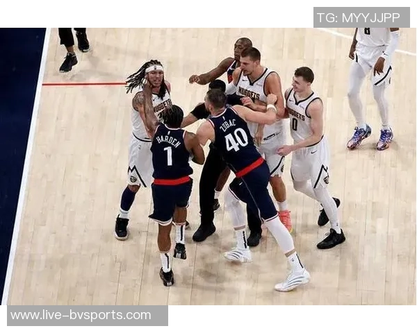 比尔谈快船首轮出局感受以掘金为榜样激励球队重整旗鼓 比尔谈快船首轮出局感受以掘金为榜样激励球队重整旗鼓