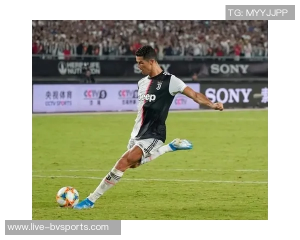 C罗进球数突破950引发热议费迪南德感慨埃弗拉质疑争论何需继续